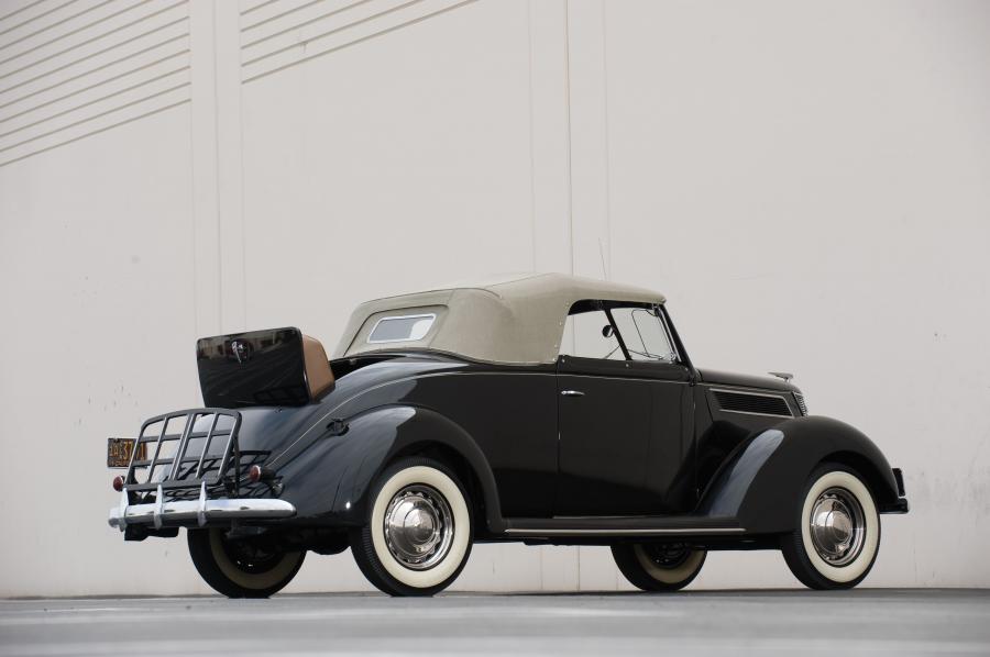  Ford V8 DeLuxe Roadster 1937 года  (фото 8 из 9)